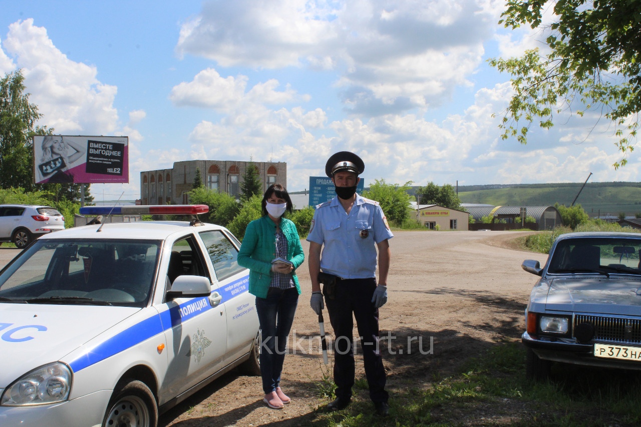 Пять нарушений за час: сотрудники ГИБДД провели рейд на железнодорожном  переезде Кукмора