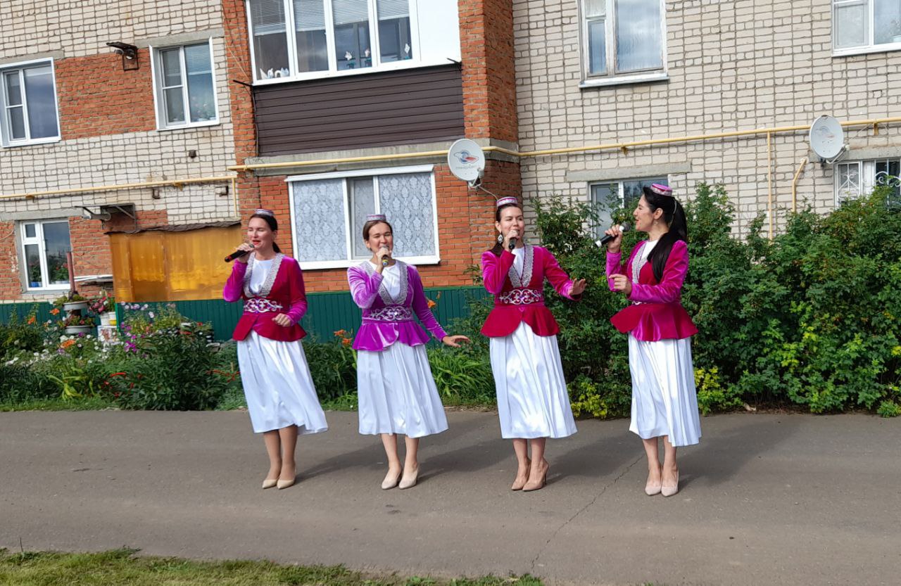 «Лето в Татарстане»: в Кукморе провели праздник двора