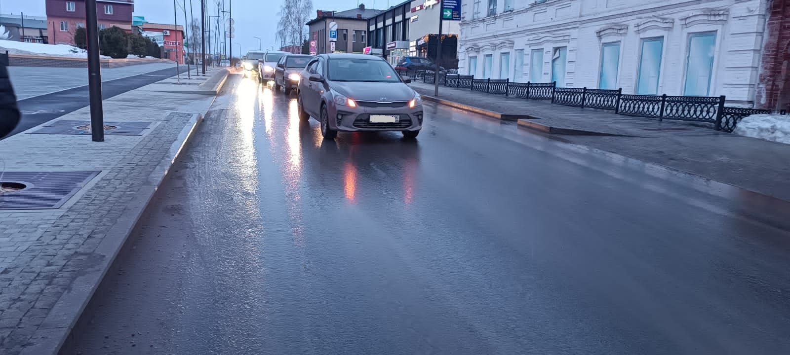 В Кукморе школьник решил перебежать дорогу в неположенном месте и попал под  авто