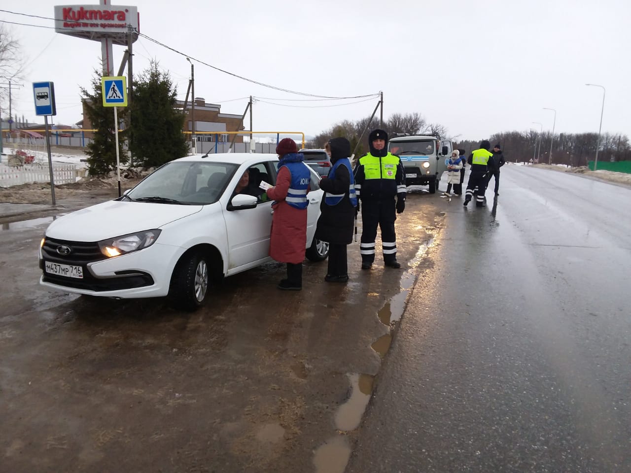 В Кукморе провели провели акцию «Отряд ЮИД „Будь осторожен!“ — говорит»