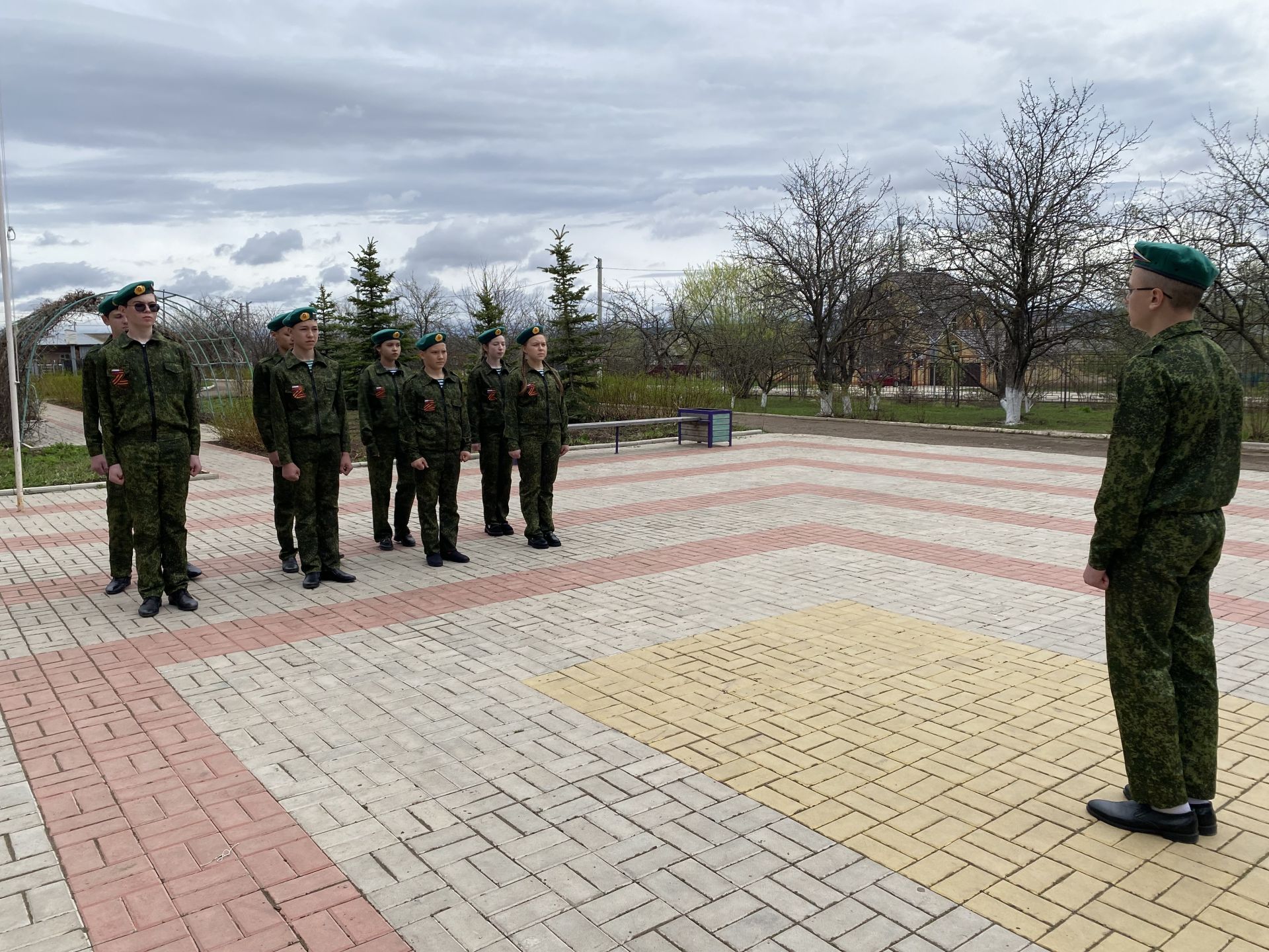 В Кукморе более 200 учеников состязались в военно-патриотической игре «Зарница»