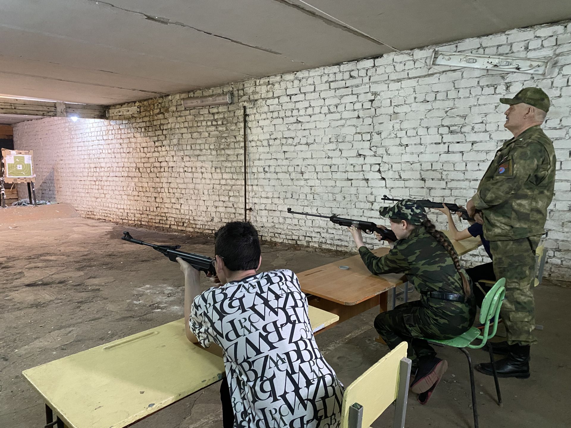 В Кукморе более 200 учеников состязались в военно-патриотической игре «Зарница»
