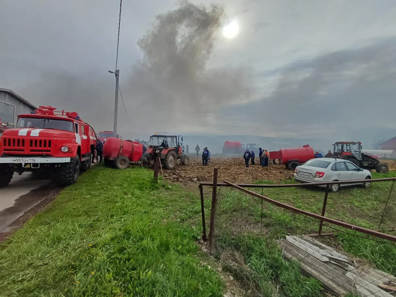 В селе Вахитово Кукморского района огонь уничтожил дом и хозяйственные постройки
