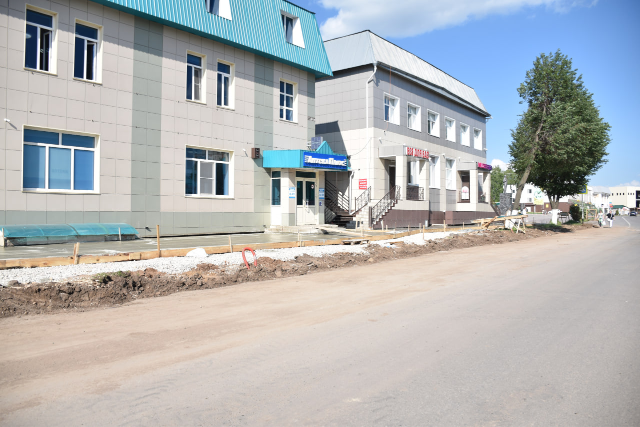 В Кукморе ведутся работы по благоустройству центральной улицы
