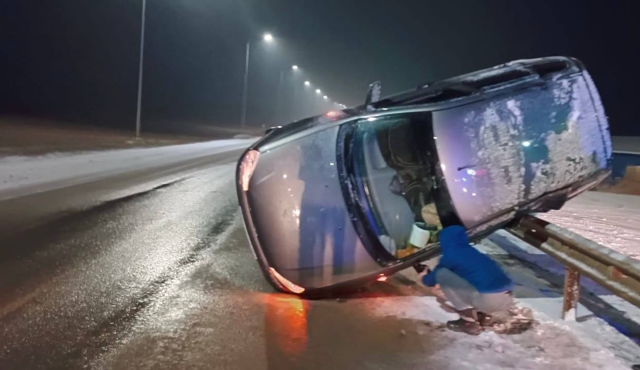 В Кукморском районе легковушка влетела на металлический отбойник