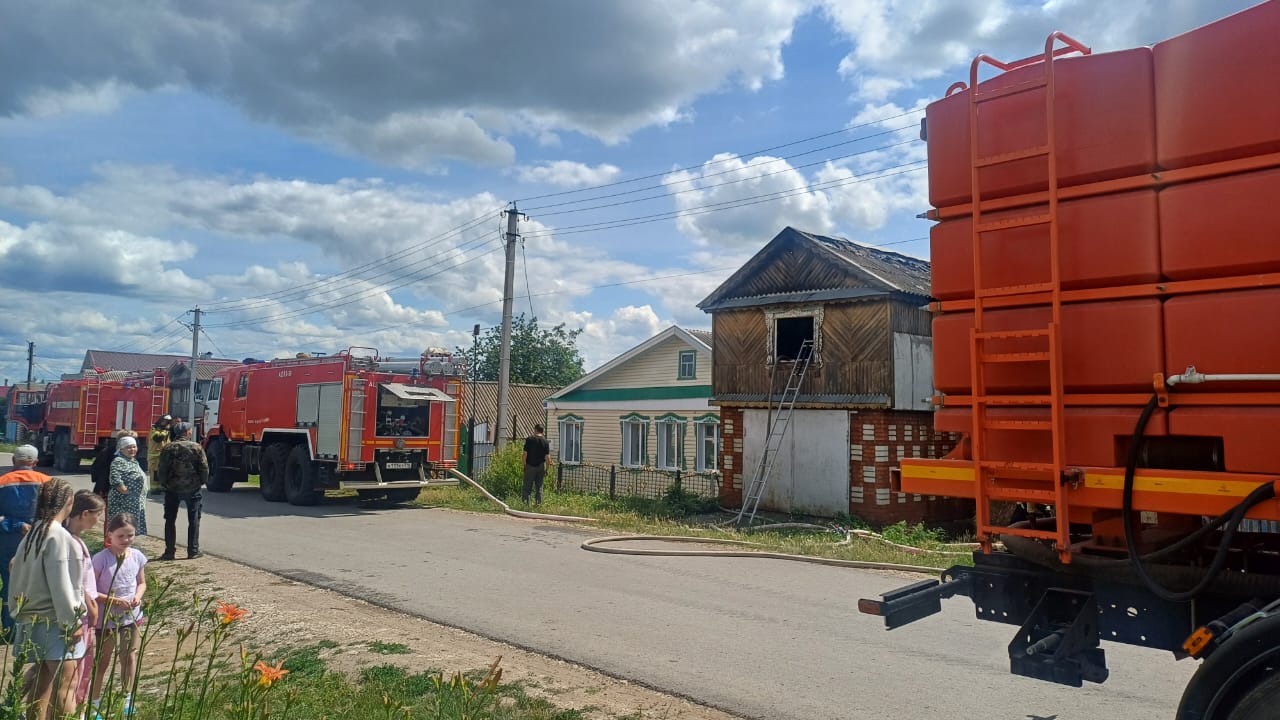 Кукмарада янгын мунчаны юк иткән һәм гаражга зыян китергән
