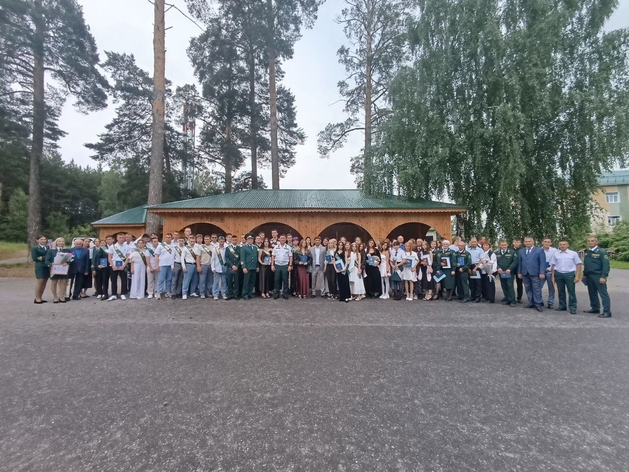 Тантаналы чыгарылыш: Лубян урман-техник көллиятендә 74 яшь белгеч диплом алды