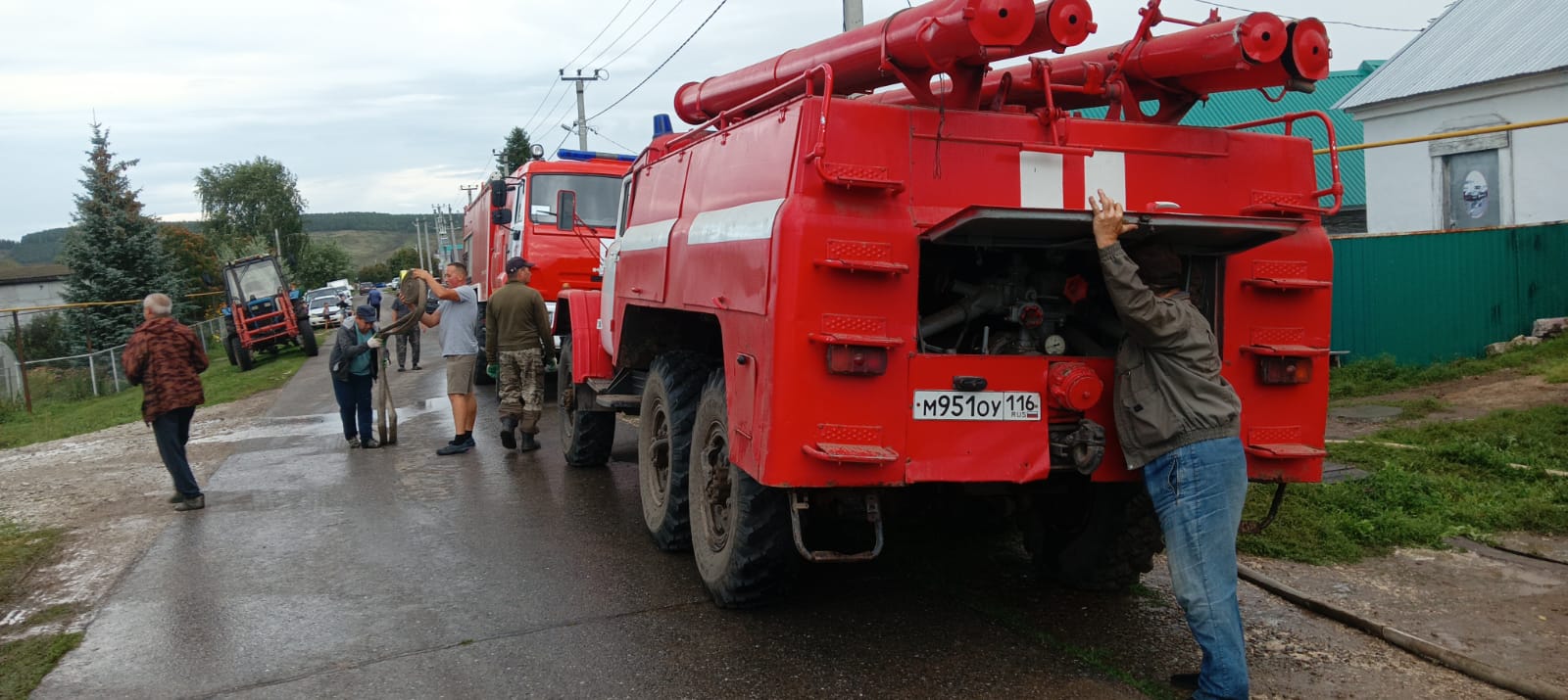 В Кукморском районе огонь повредил крышу двухэтажного дома