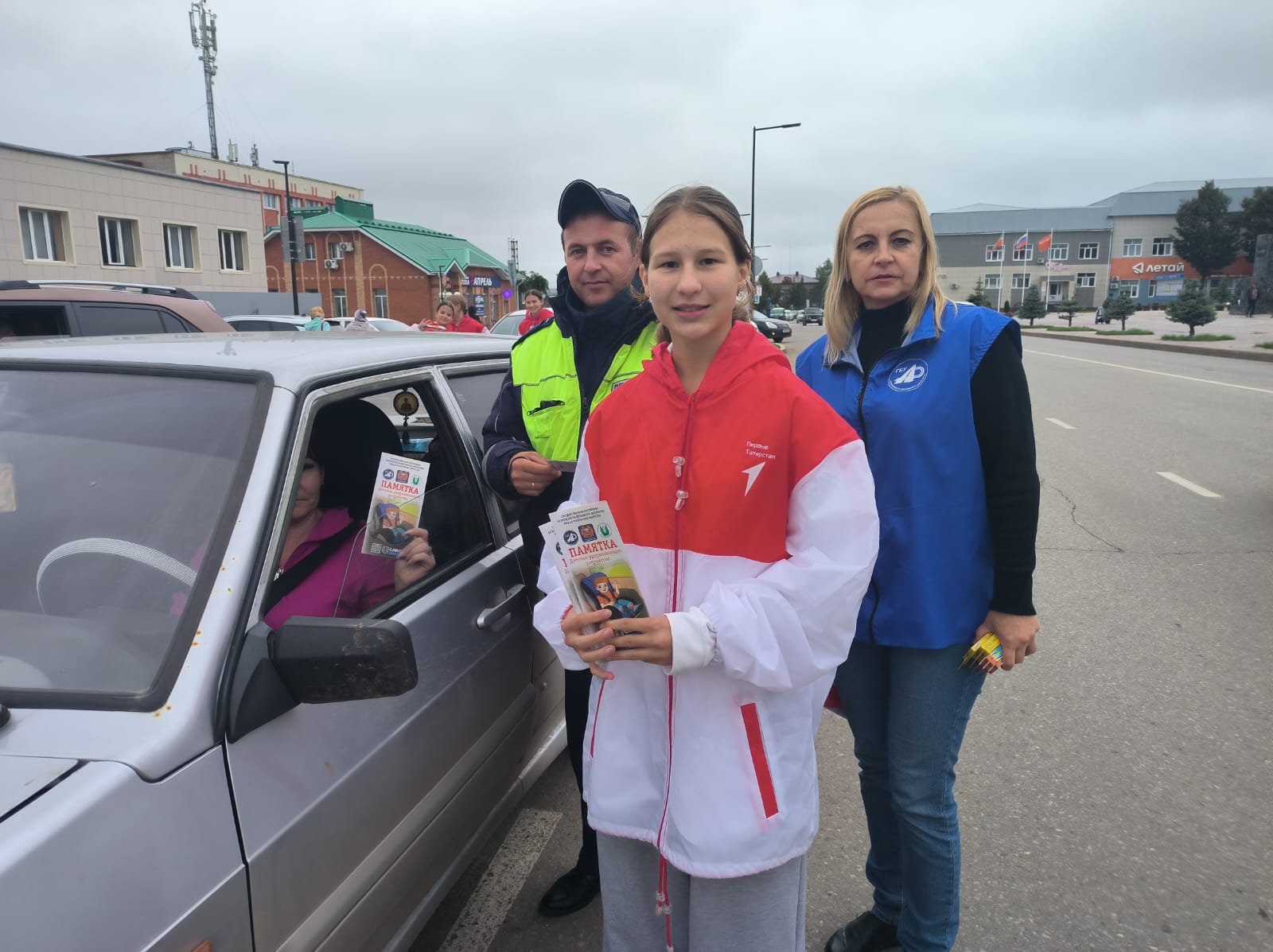 В Кукморе Первые совместно с госавтоинспекторами провели акцию «Ребенок — главный пассажир!»