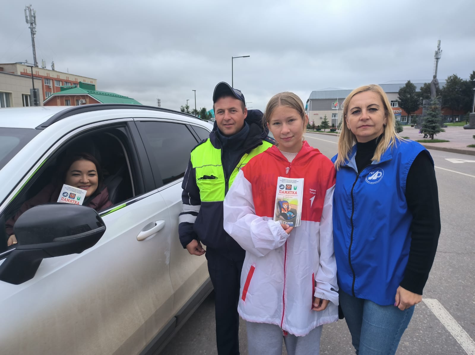 В Кукморе Первые совместно с госавтоинспекторами провели акцию «Ребенок — главный пассажир!»