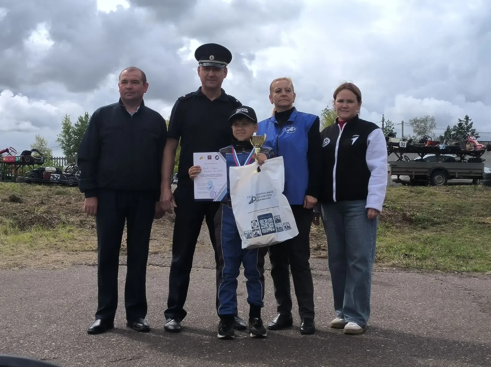 По итогам соревнований наградили сильнейших спортсменов.
