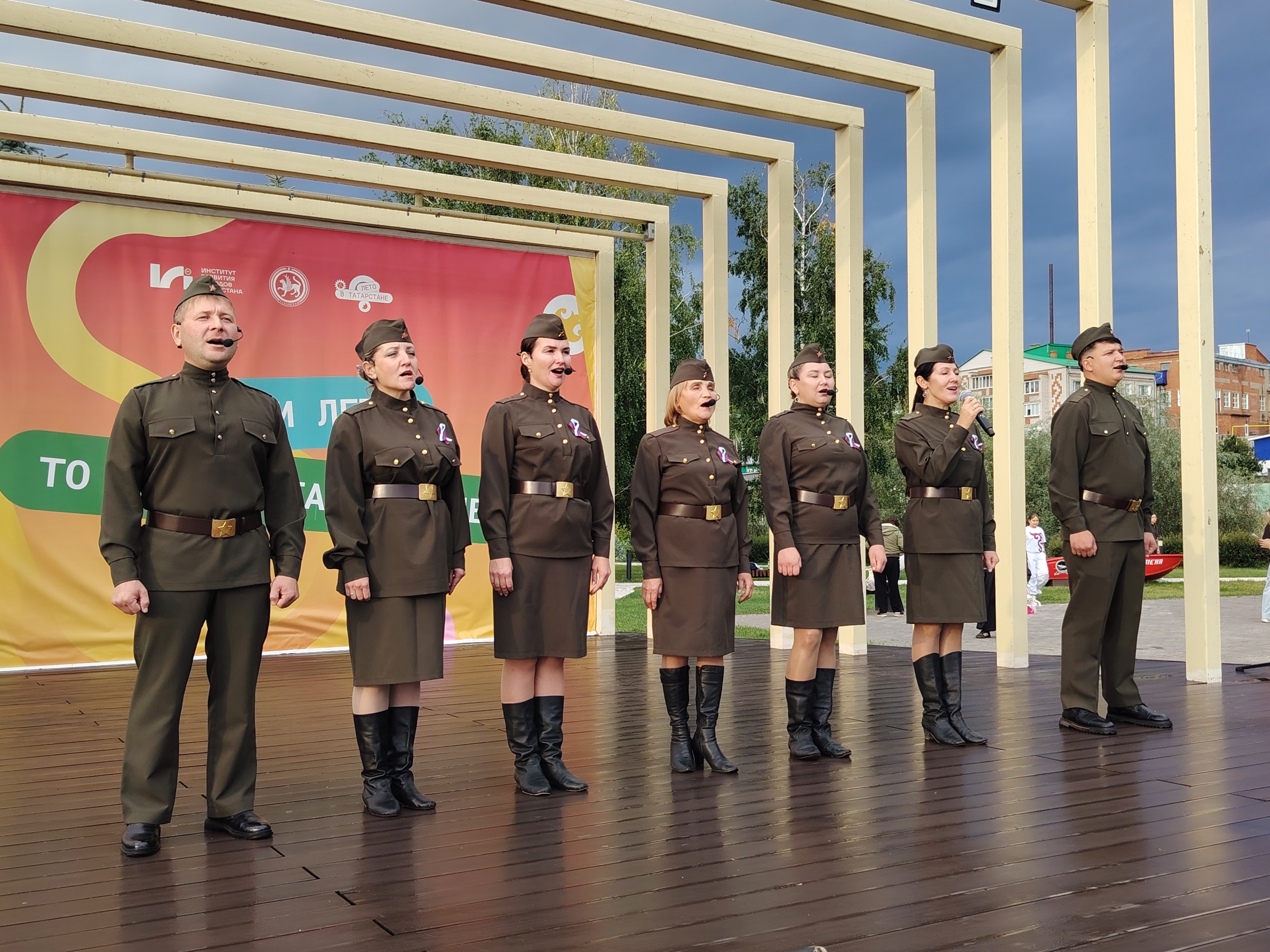 Со сцены звучали музыкальные композиции, посвящённые любви к Родине