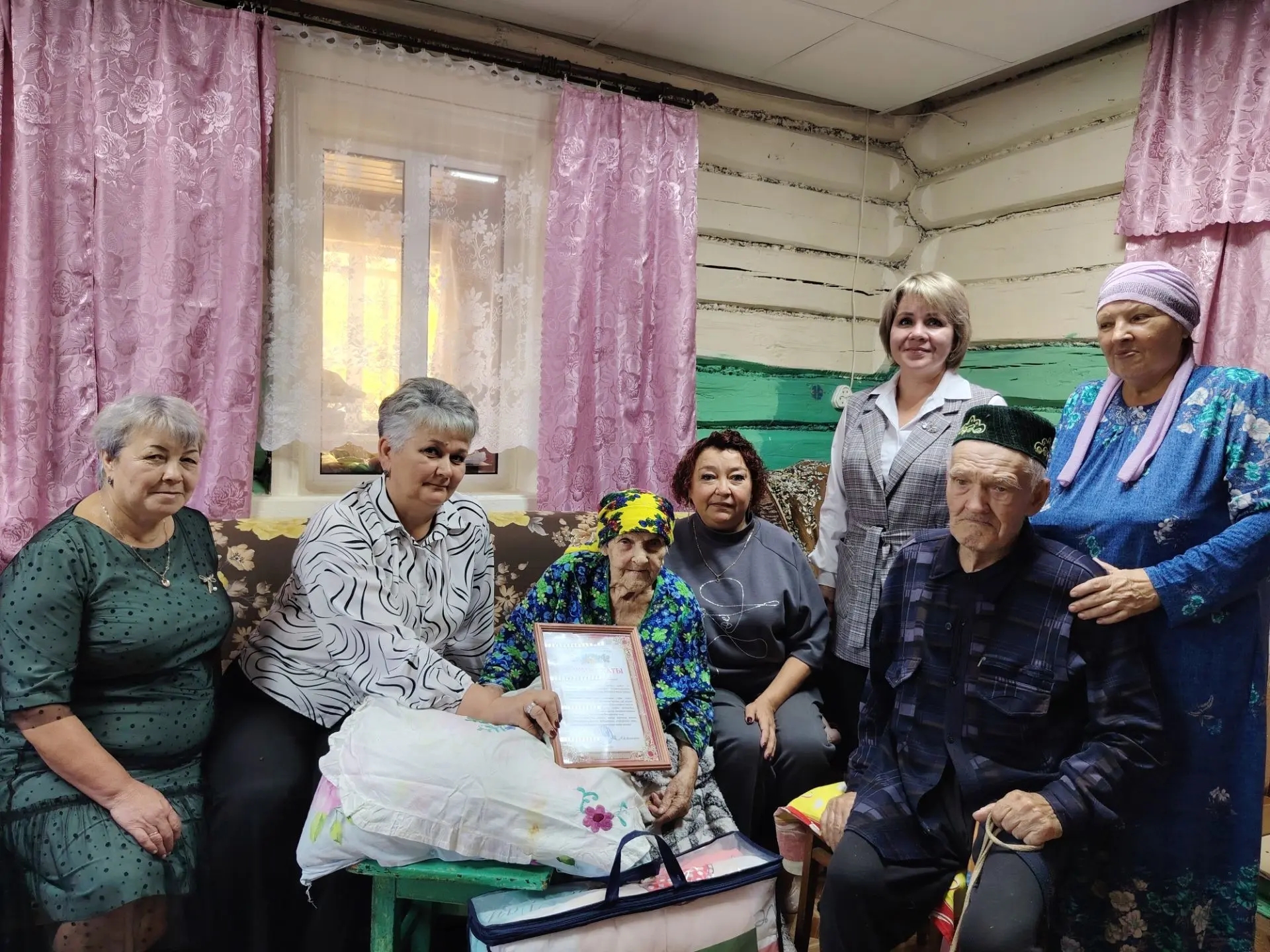 90 яшен тутырса да, Гандәлифә апа һаман да көр күңелле, ачык йөзле, шаяртып-көлеп сөйләшергә ярата.