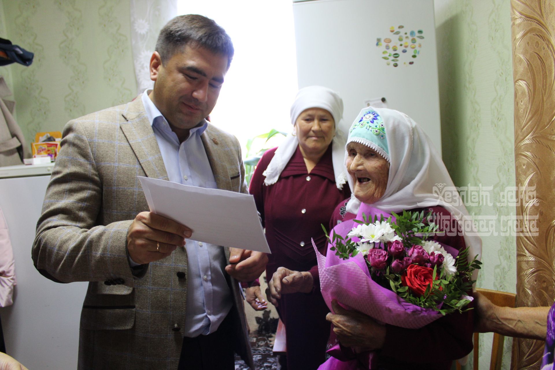 Фото: Сергей Димитриев поздравил ветерана тыла Умульгусум Марданову с 95-летием!