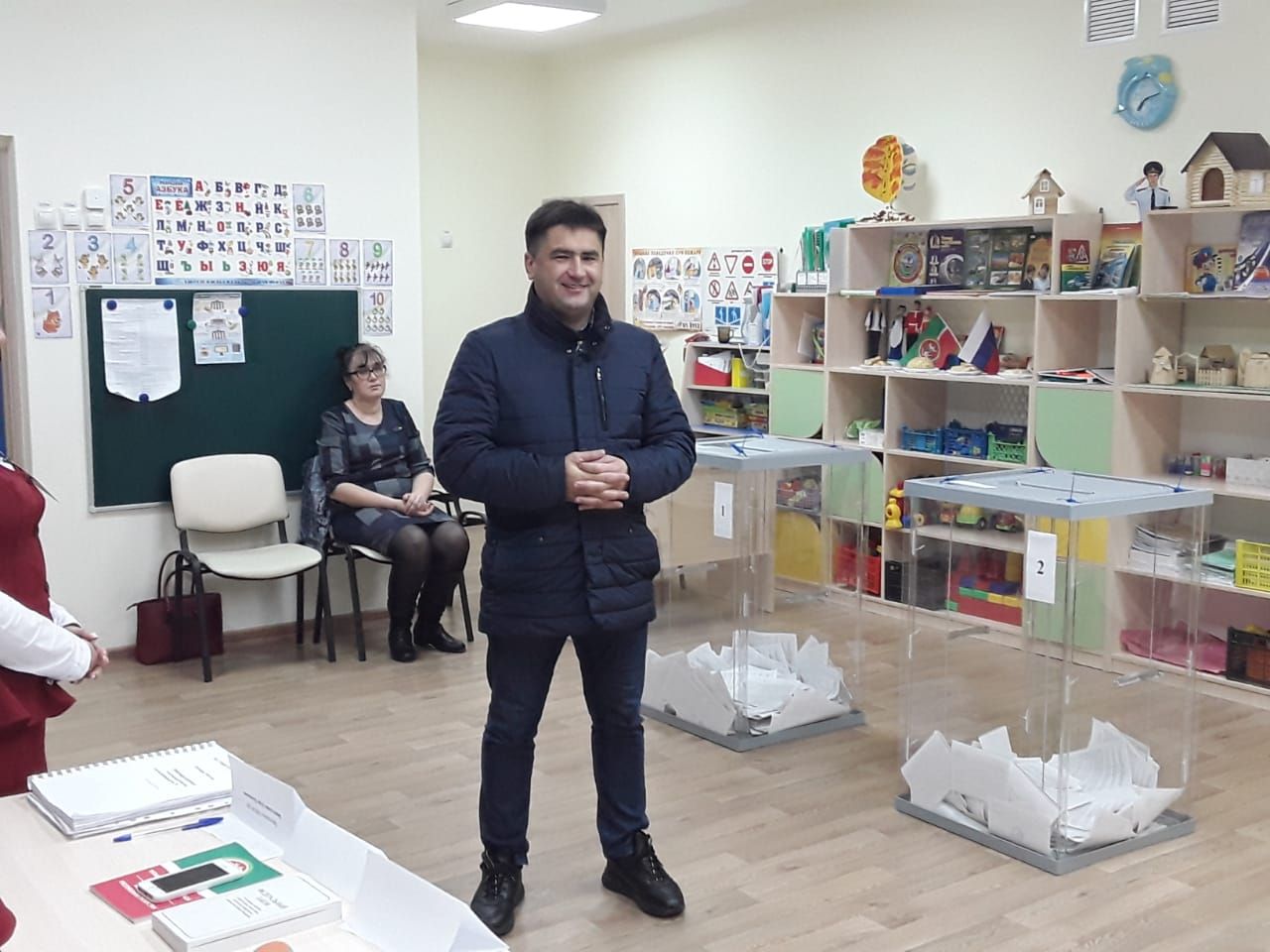 На своем избирательном участке проголосовал и глава района Сергей Димитриев (фото)