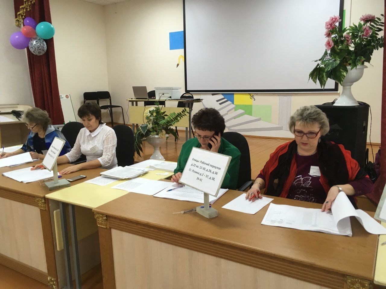 Кукмарада уза торган референдумда халык активлык күрсәтә (фото)