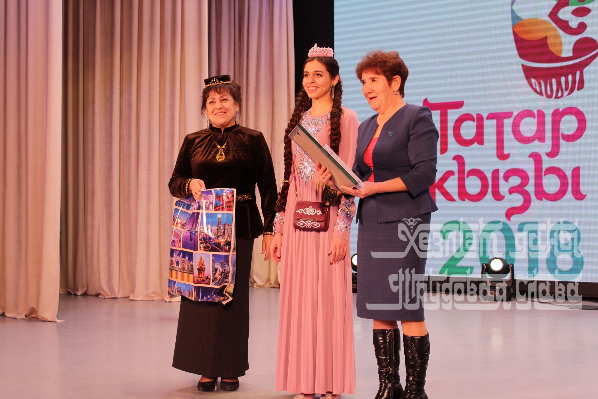 Фоторепортаж: Кукмараның иң сәләтле һәм матур татар кызы билгеле булды