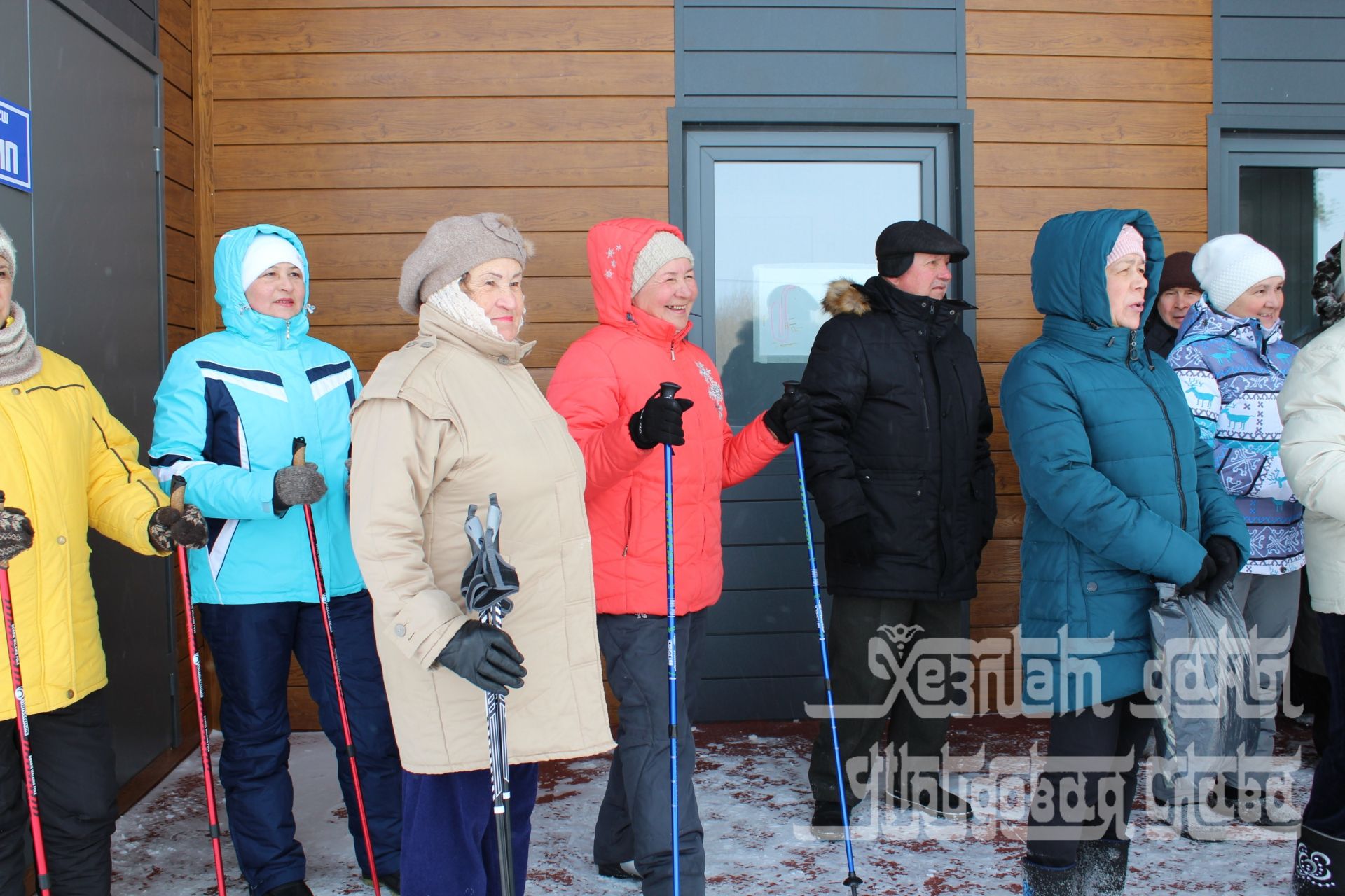 Фото: Кукморян научили ходить с палками