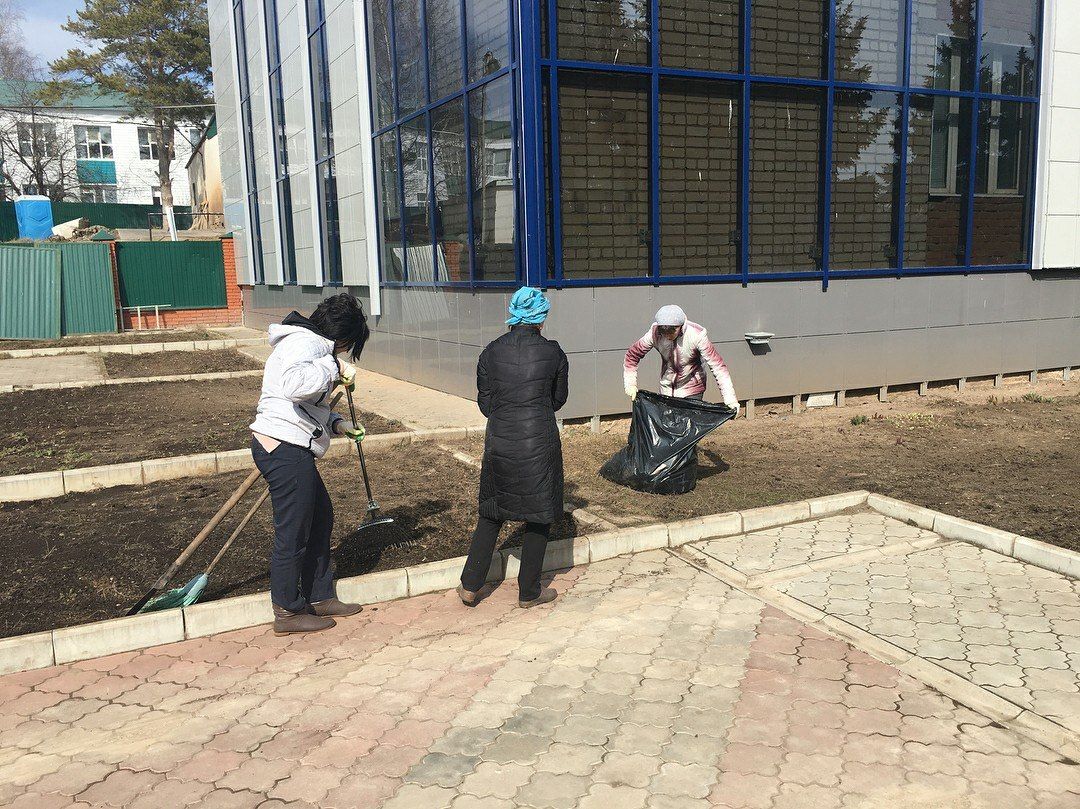Фото: Коллективы кукморских организаций наводят порядок на закрепленных участках