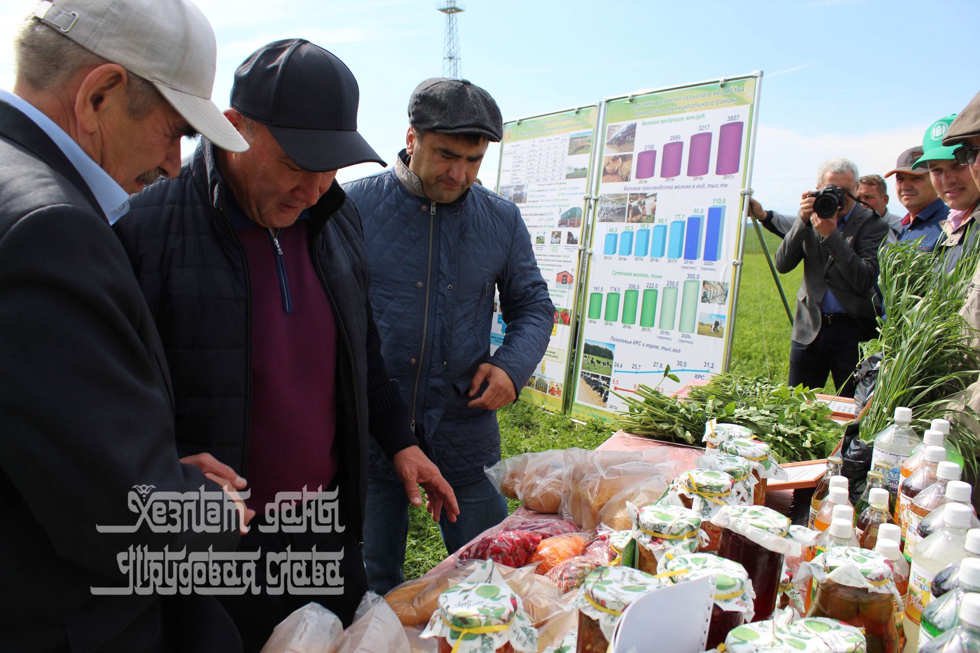 Фото: Марат Ахметов ознакомился с ходом полевых работ в Кукморском районе