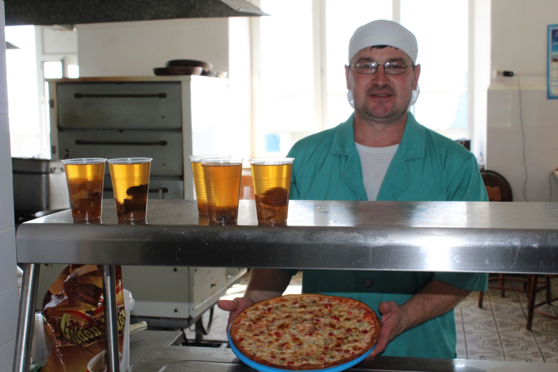 Фото: "В кулинарии главное фантазия" - говорит повар  столовой Кукморского элеватора Ильяс Мухутдинов