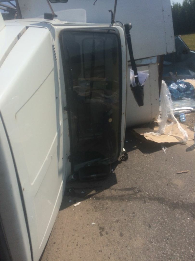 Фото: Грузовой автомобиль опрокинулся в Кукморском районе