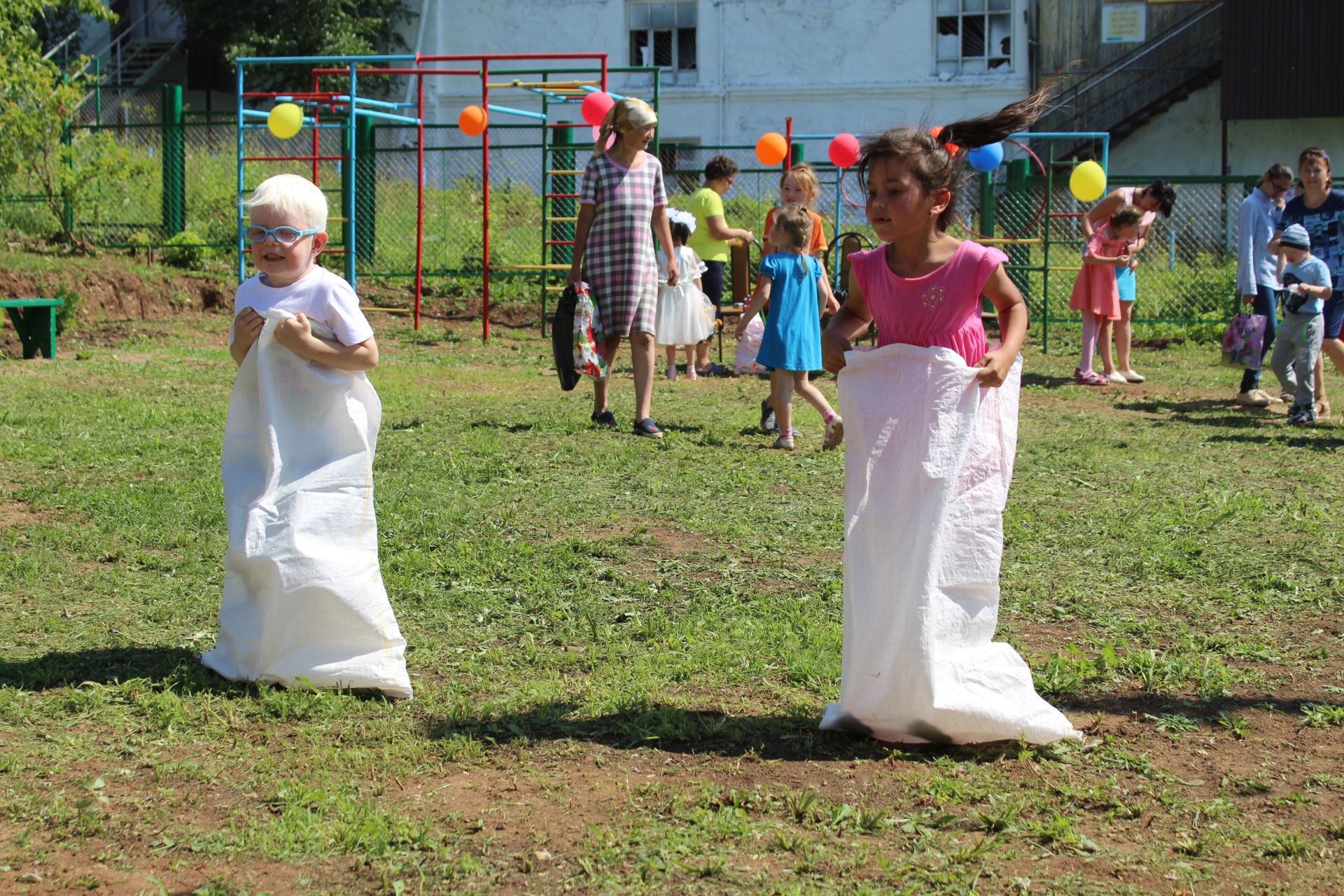 Фото: Кукмарада физик мөмкинлекләре чикләнгән балалар өчен Сабантуй оештырылды