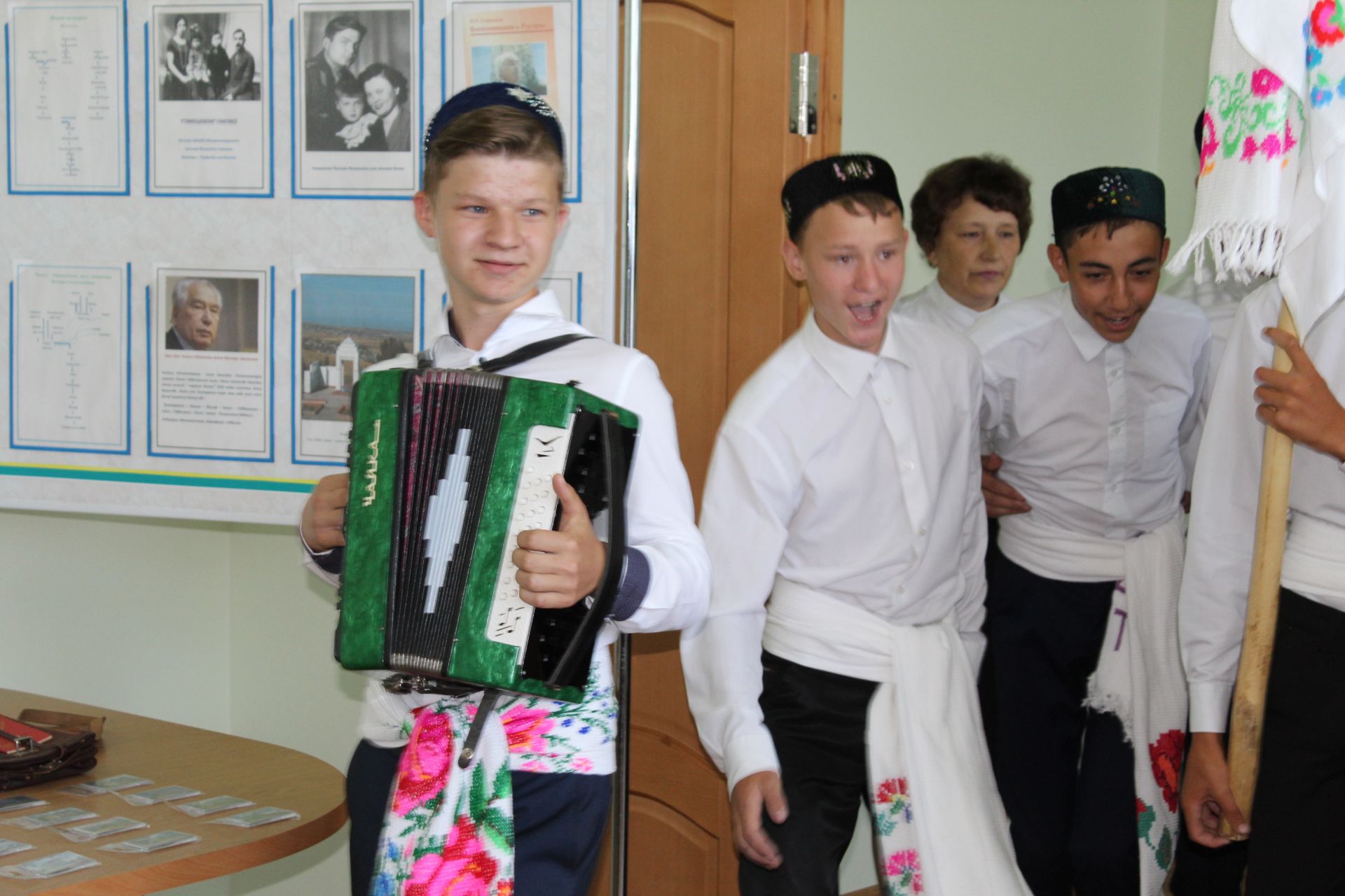 Фотолар: Бүген Кукмарада татар теле һәм әдәбияты укытучыларының 7нче Бөтенроссия съездының күчмә утырышы булды