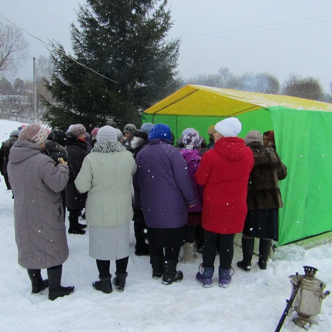 Фото: Жители и глава Лубянского сельского поселения окунулись в прорубь