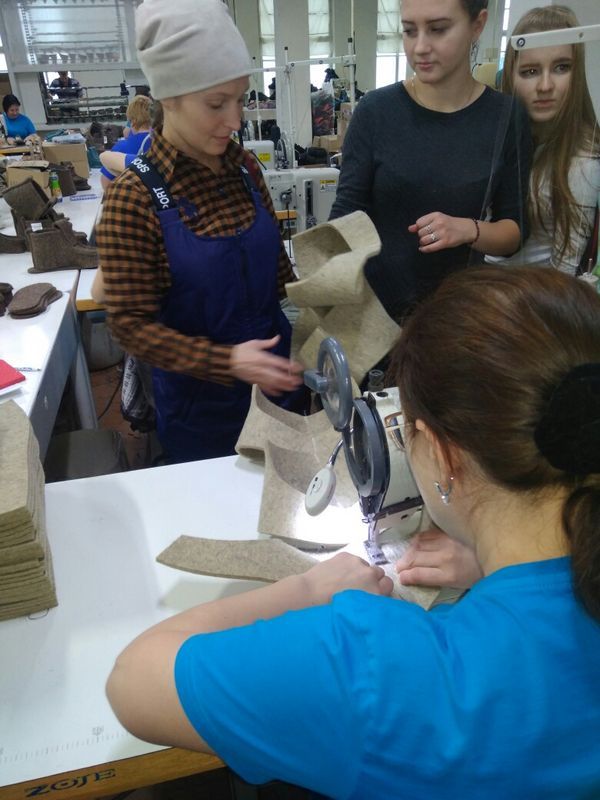 Студенты Кукморского аграрного колледжа ознакомились с процессом изготовления валяной обуви
