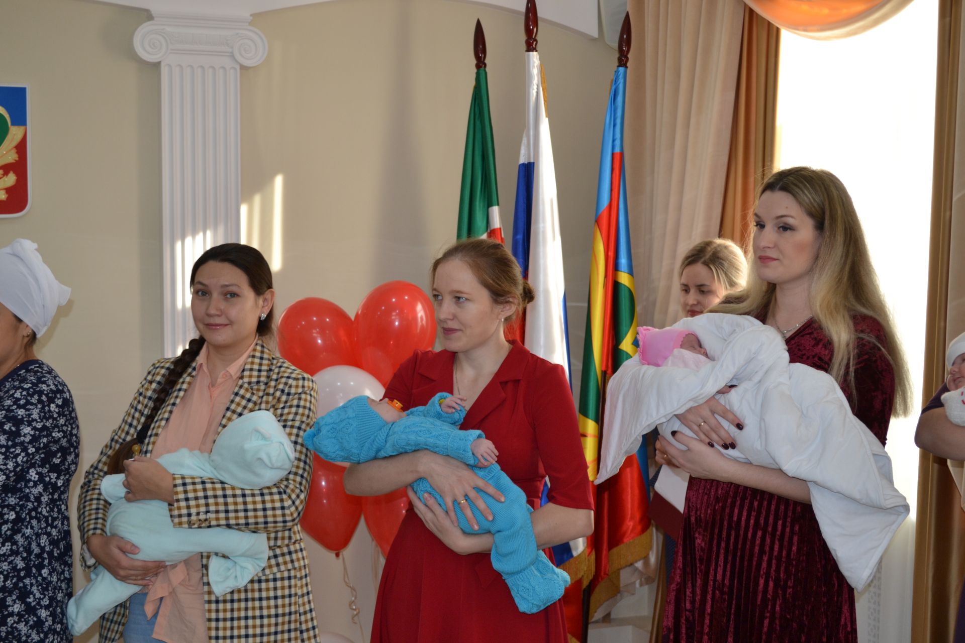 В преддверии Дня матери восемь семей из Кукморского района получили сертификаты на маткапитал