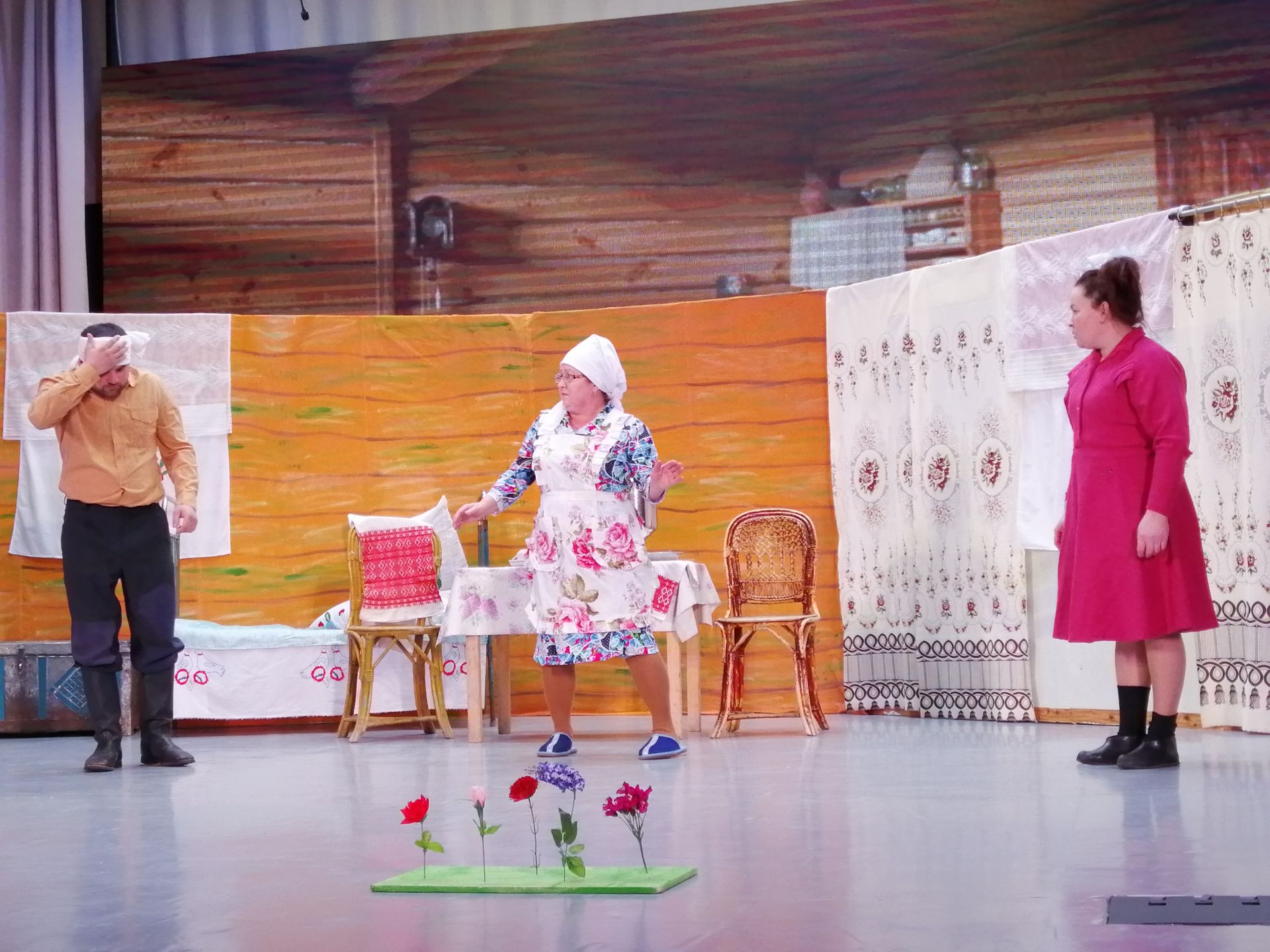 Самодеятельные актеры Сардекбашского сельского поселения представили спектакль «Недотепа Гелюса»