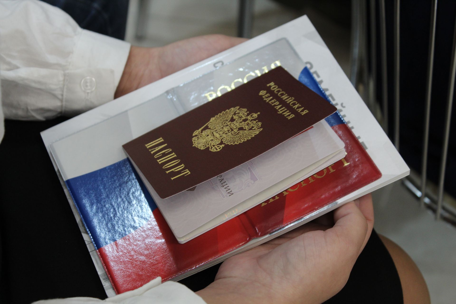 В Кукморе 12 юных граждан в торжественной обстановке получили паспорта