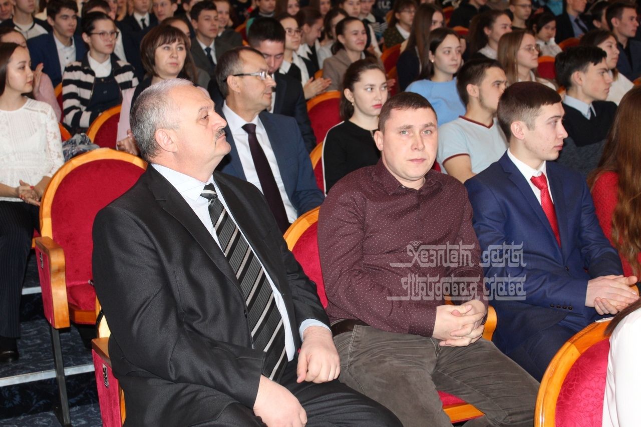Фото: Сергей Димитриев студентлар һәм укучылар белән очрашты