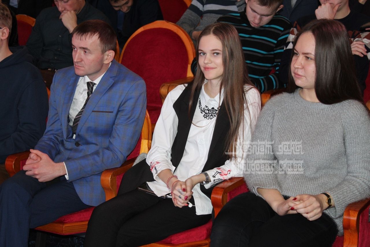 Фото: Сергей Димитриев студентлар һәм укучылар белән очрашты
