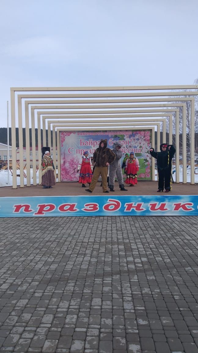 Фото: Кукмараның Комсомол мәйданында “Кыш озату” бәйрәме узды