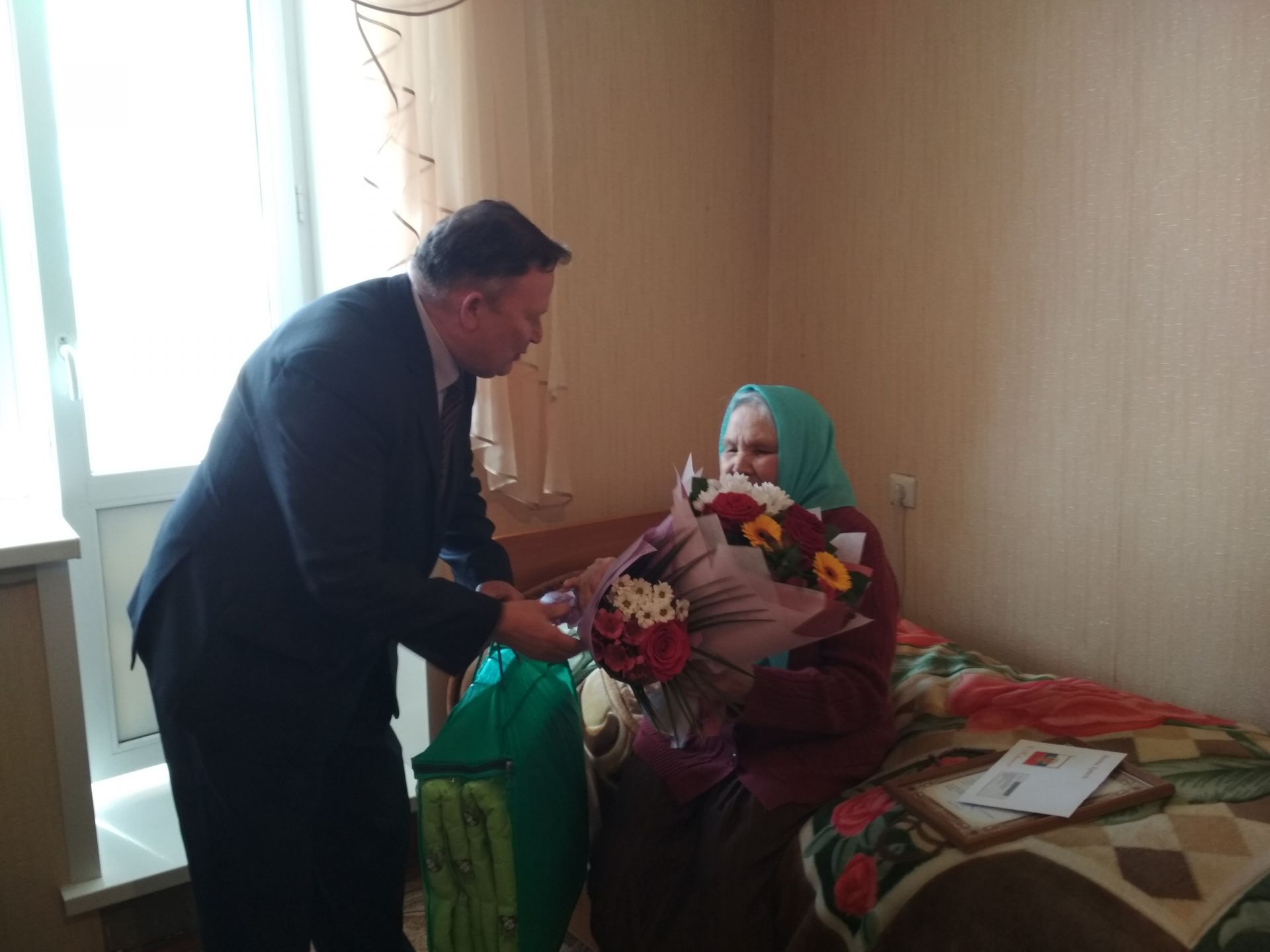Ветеран педагогического труда Гайша Шарапова из Кукмора отмечает 90-летний юбилей