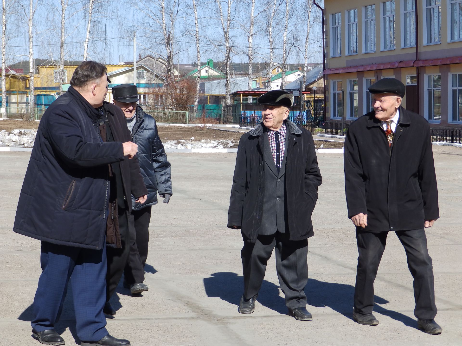 Фото: В Большекукморской школе состоялось торжественное открытие бюста Мияссара Мансурова