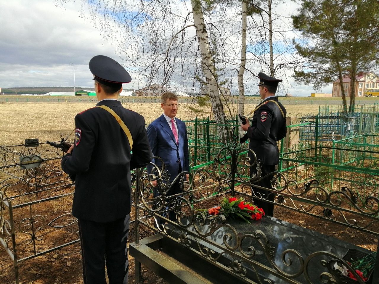 Фото: Глава МВД Татарстана отдал дань памяти нашему земляку Сабиру Ахтямову