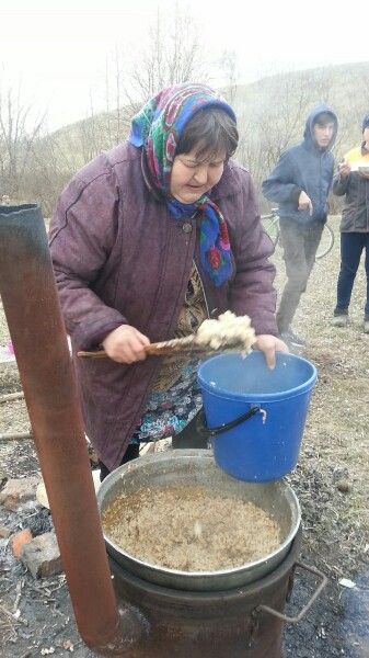 Фото: Бурсык-Елга авылында балаларны тәмле ботка белән сыйлаганнар