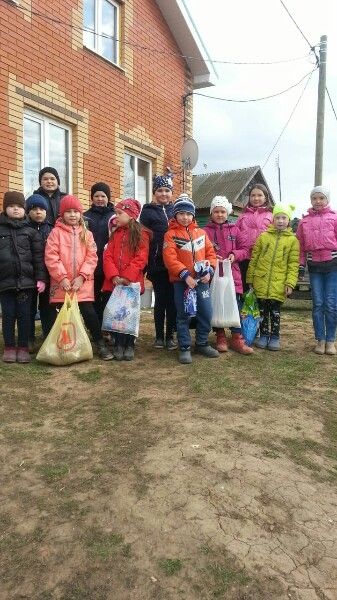 Фото: Бурсык-Елга авылында балаларны тәмле ботка белән сыйлаганнар