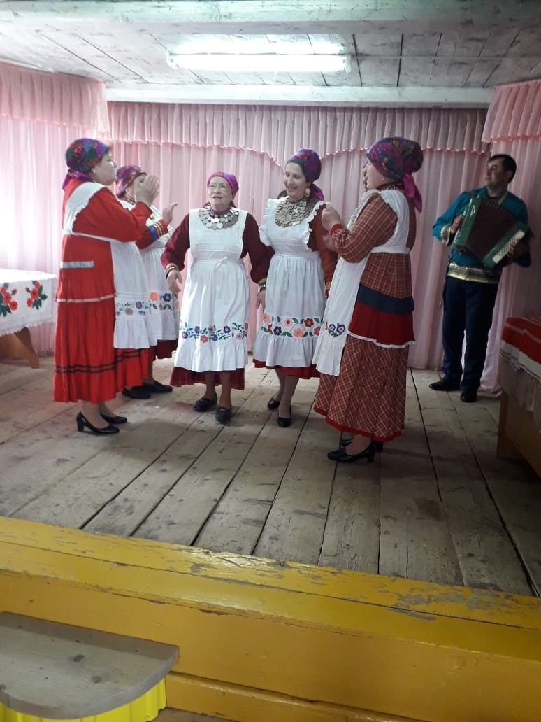 Анфиса Егорова: Участников ансамбля "Тиндэшлэр" объединила любовь к кряшенско народной песне