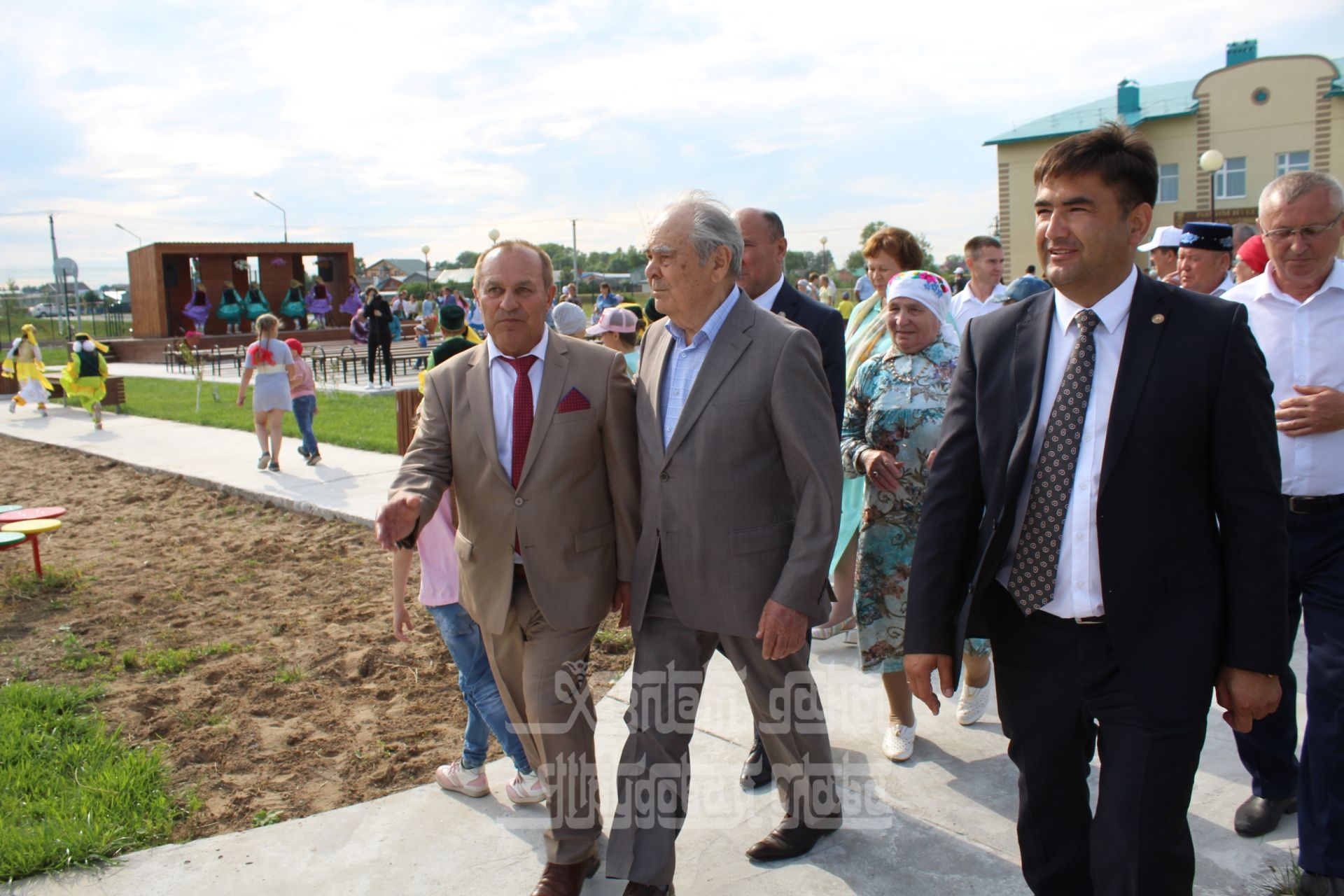 Фото: Минтимер Шаймиев открыл парк в селе Вахитово
