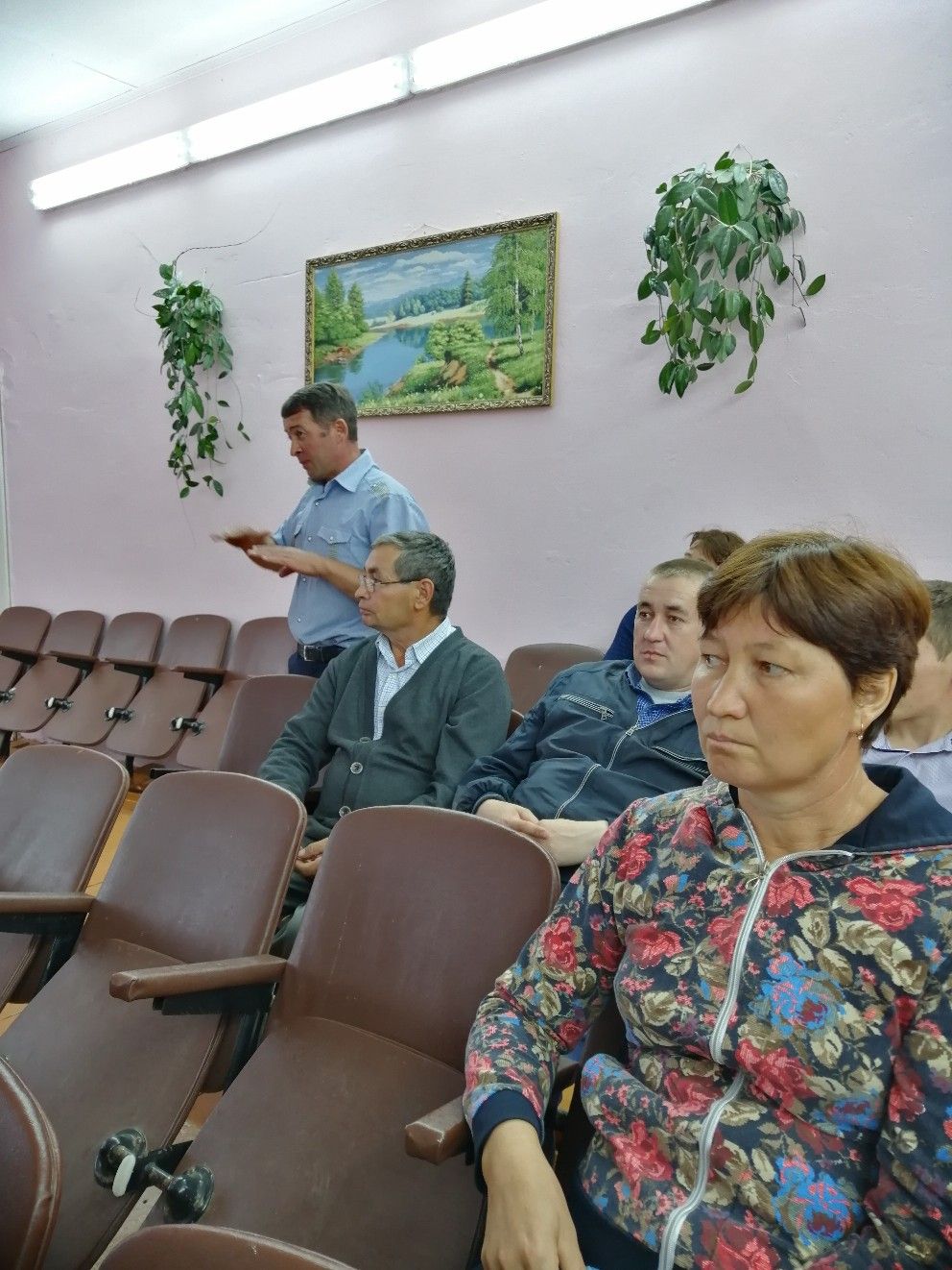 Жители деревень Кукморского района просят установить банкоматы и решить проблему с рейсовыми автобусами