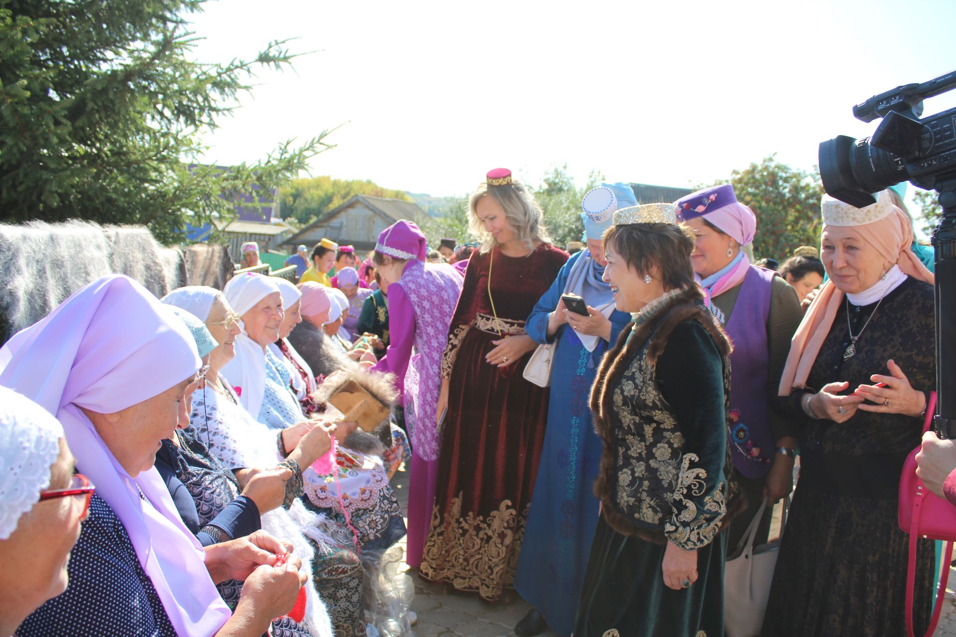 Кукмарада “Ак калфак” Бөтендөнья татар хатын-кызлары иҗтимагый оешмасының күчмә утырышы узды