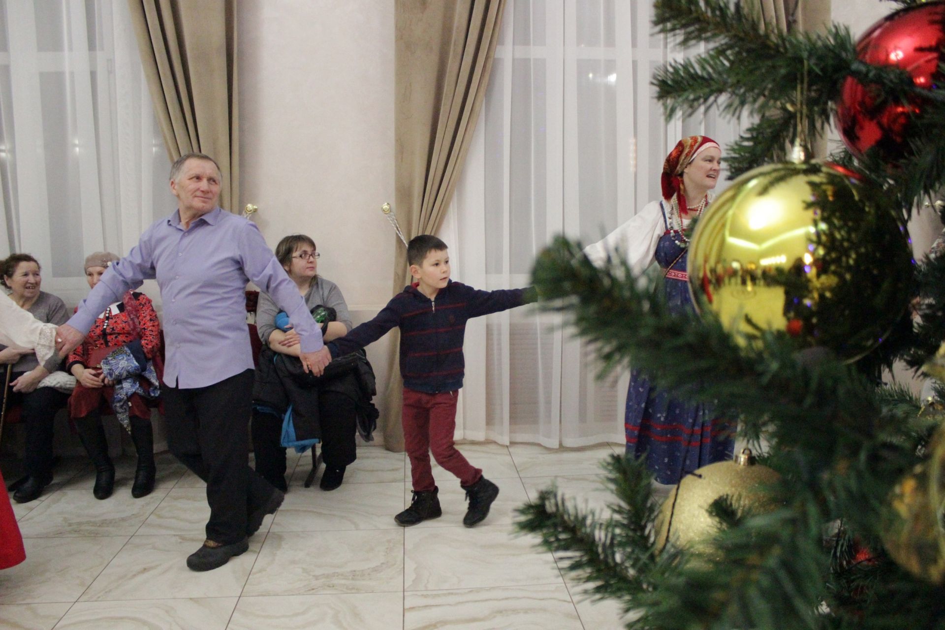 Мастер-класс, игры, хороводы: В Кукморе прошел Рождественский фестиваль "Дары Волхвов - 2020"