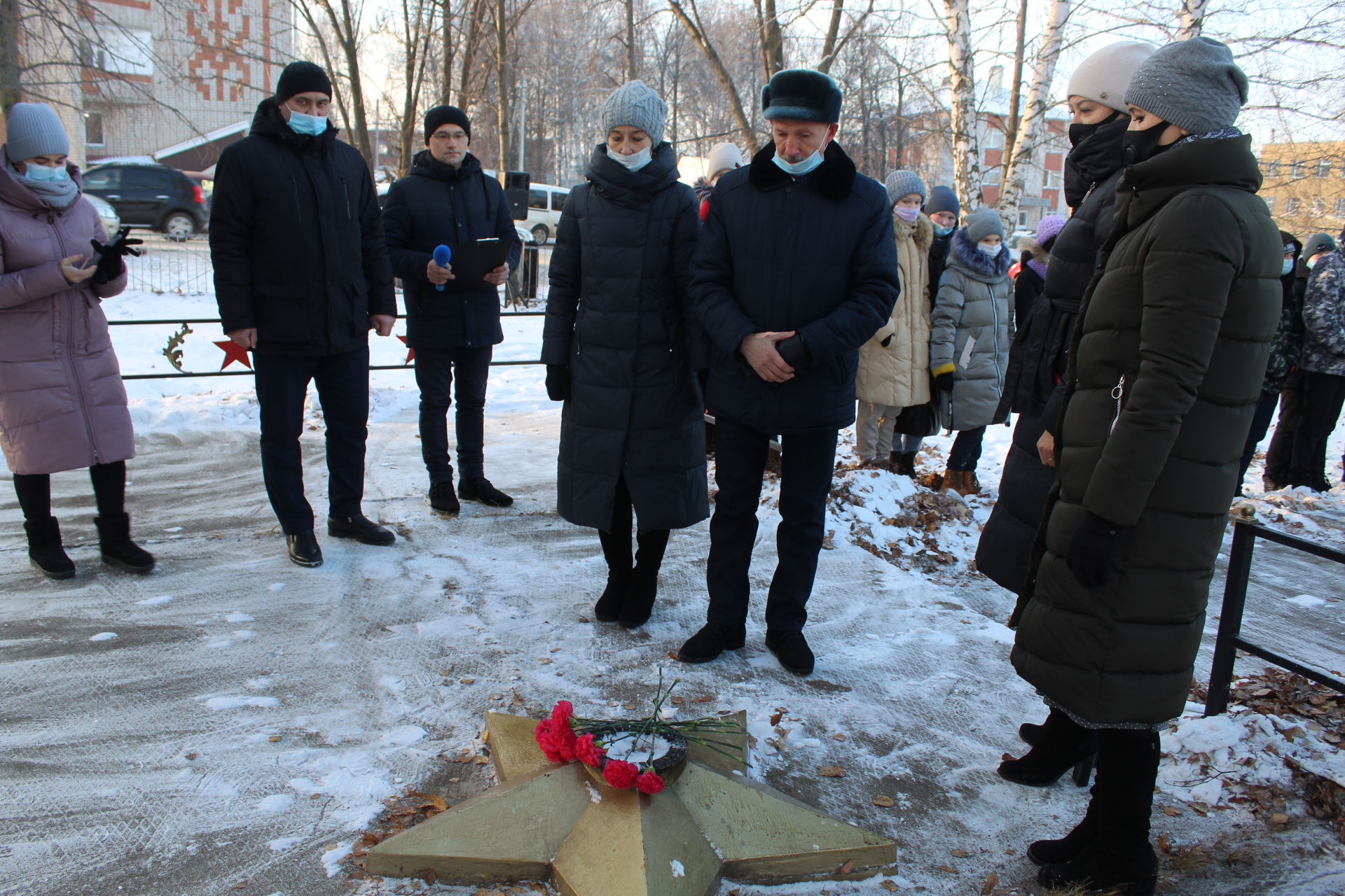 В Кукморе к мемориалу павшим воинам возложили цветы в День неизвестного солдата