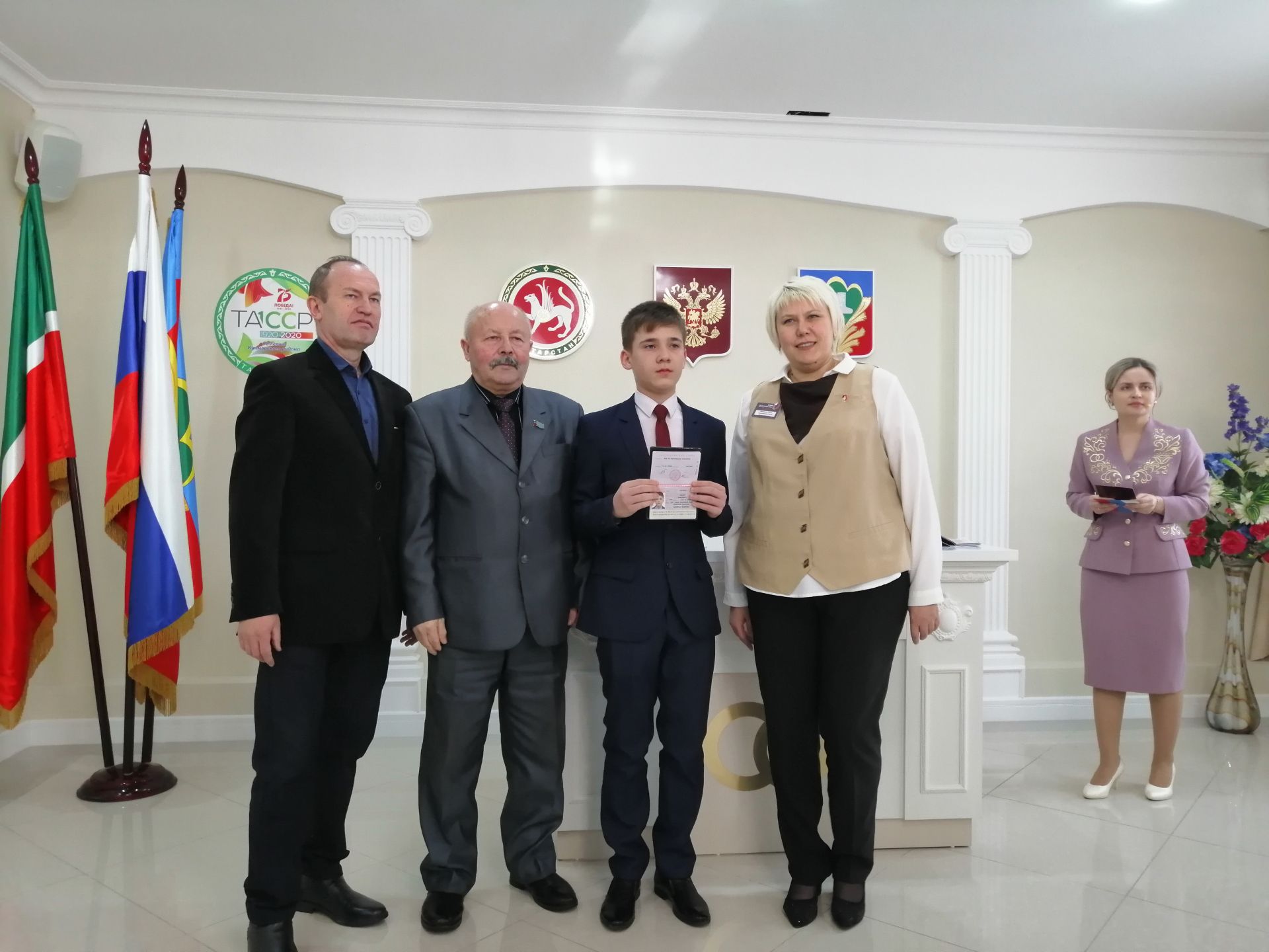 Десять юных кукморян в торжественной обстановке получили паспорта