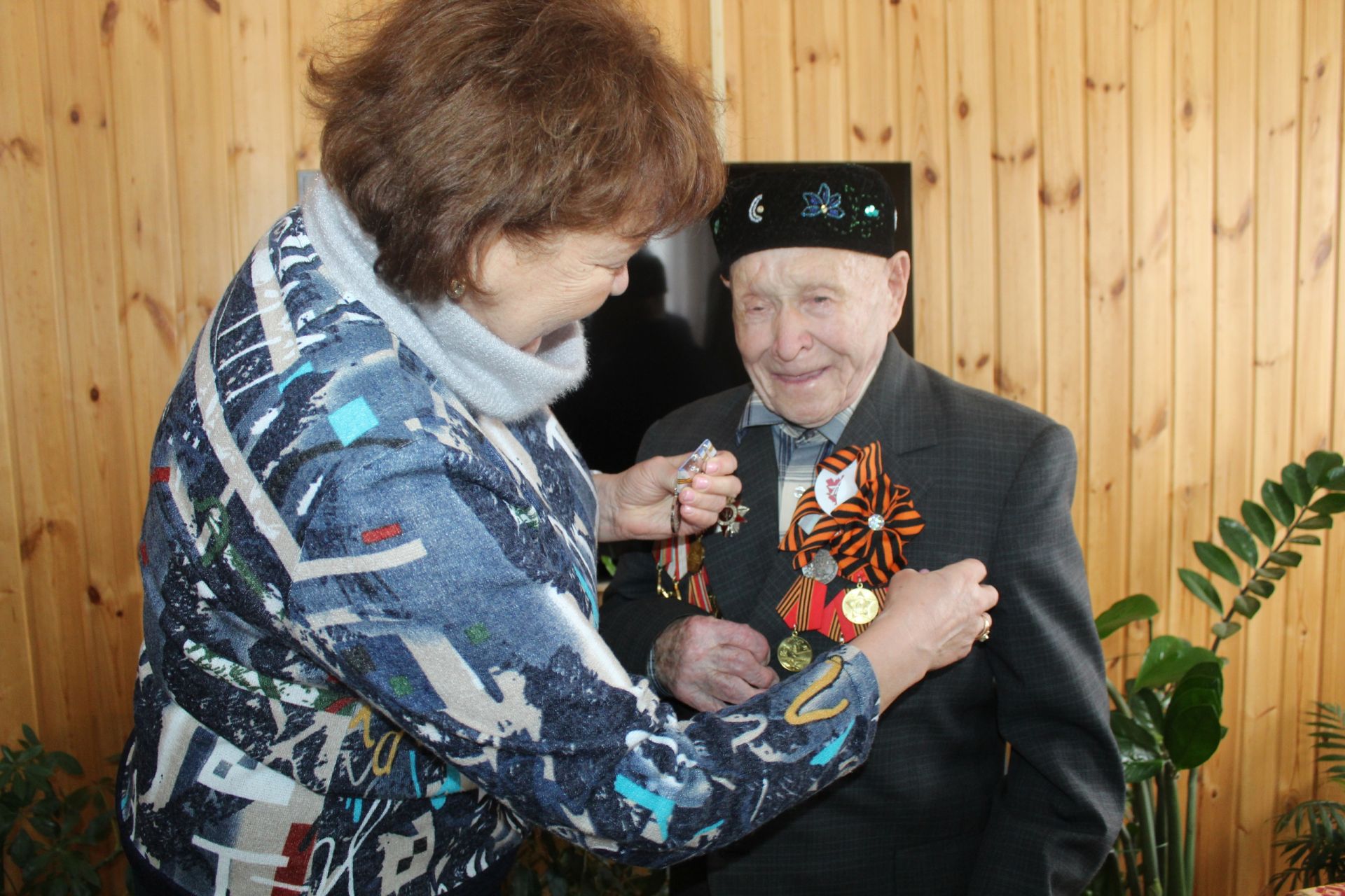 Кукмара ветераннарына Җиңүнең 75 еллыгы уңаеннан юбилей медальләре тапшырылды