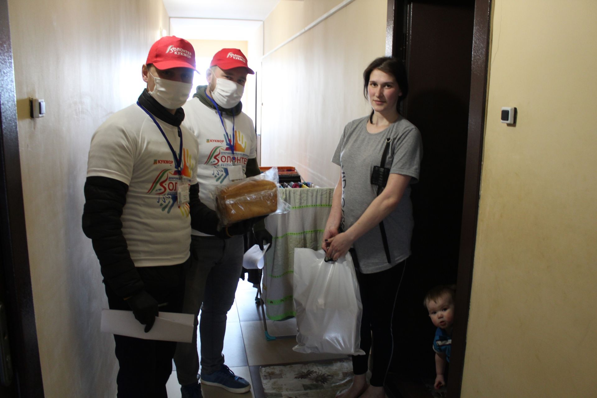 Волонтеры Кукмора доставили нуждающимся семьям продуктовые наборы